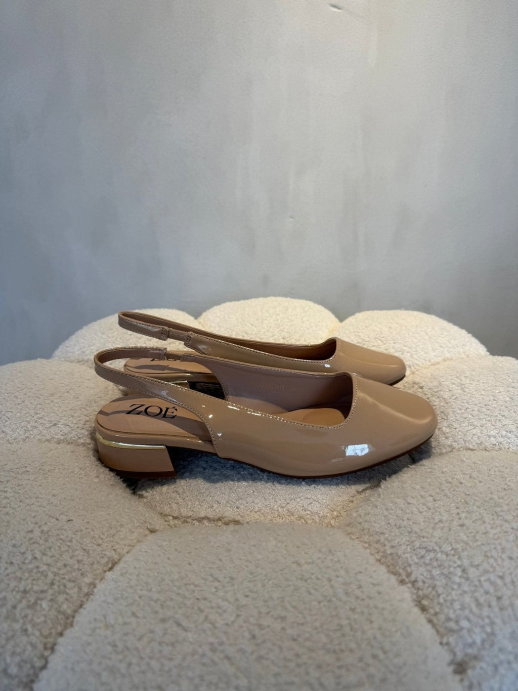 Bailarinas Beige Charol 15077 Tacón Bajo Slingback de mujer Zoé Brand Costa Rica - Calzado 365