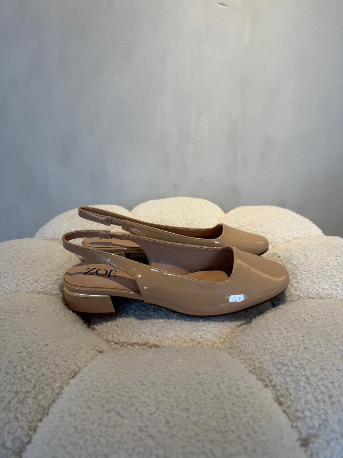 Bailarinas Beige Charol 15077 Tacón Bajo Slingback de mujer Zoé Brand Costa Rica - Calzado 365
