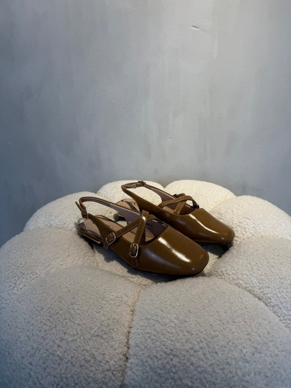 Bailarinas Camel 15074 Hebilla Slingback Tacón Bajo de mujer Zoé Brand Costa Rica - Calzado 365
