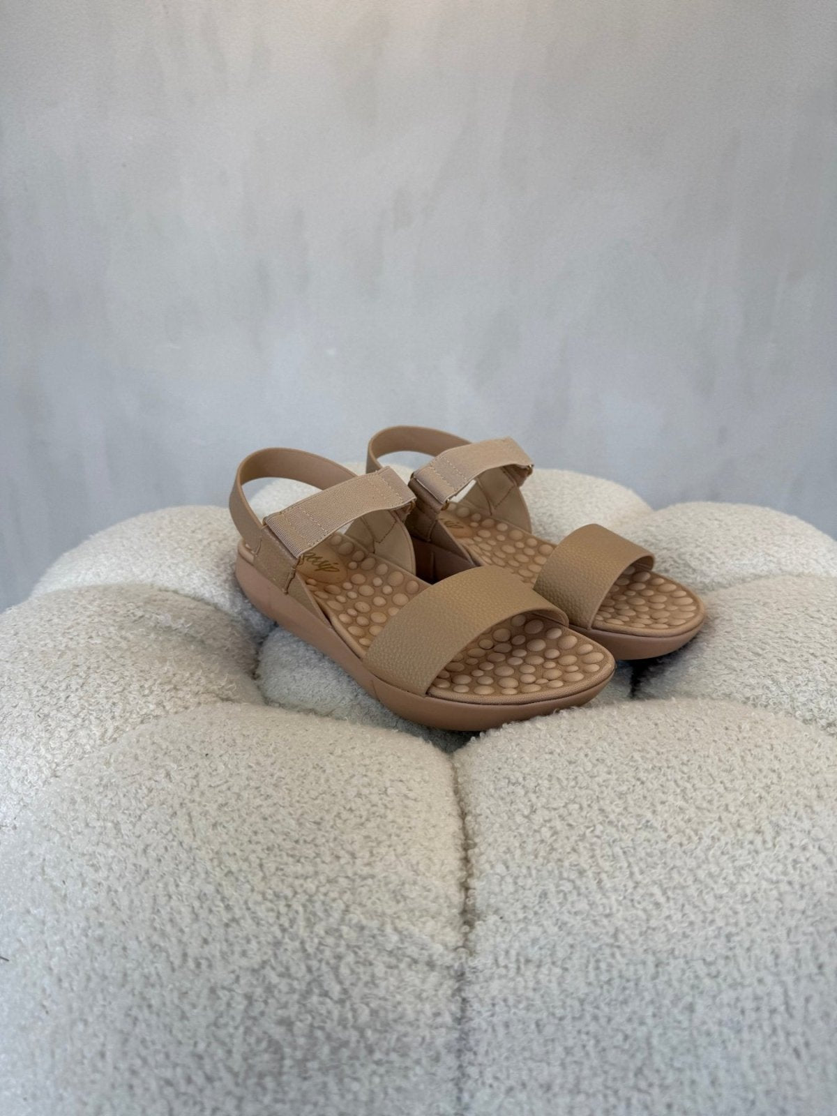 Sandalias Beige 15147 Correa Casual de mujer Costa Rica - Calzado 365