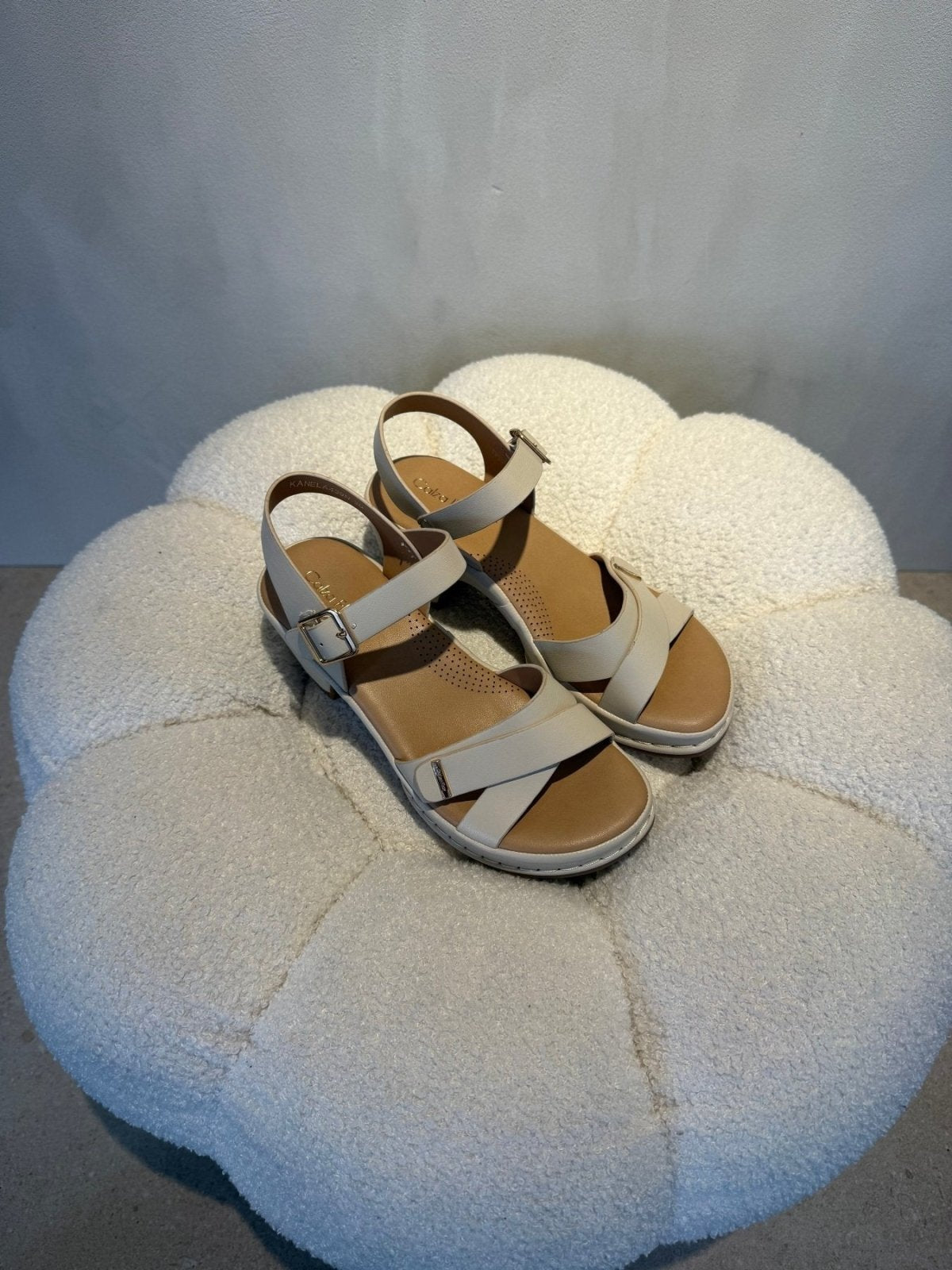 Sandalias Beige Cuña 15122 Hebilla Correa Casual de mujer Costa Rica - Calzado 365