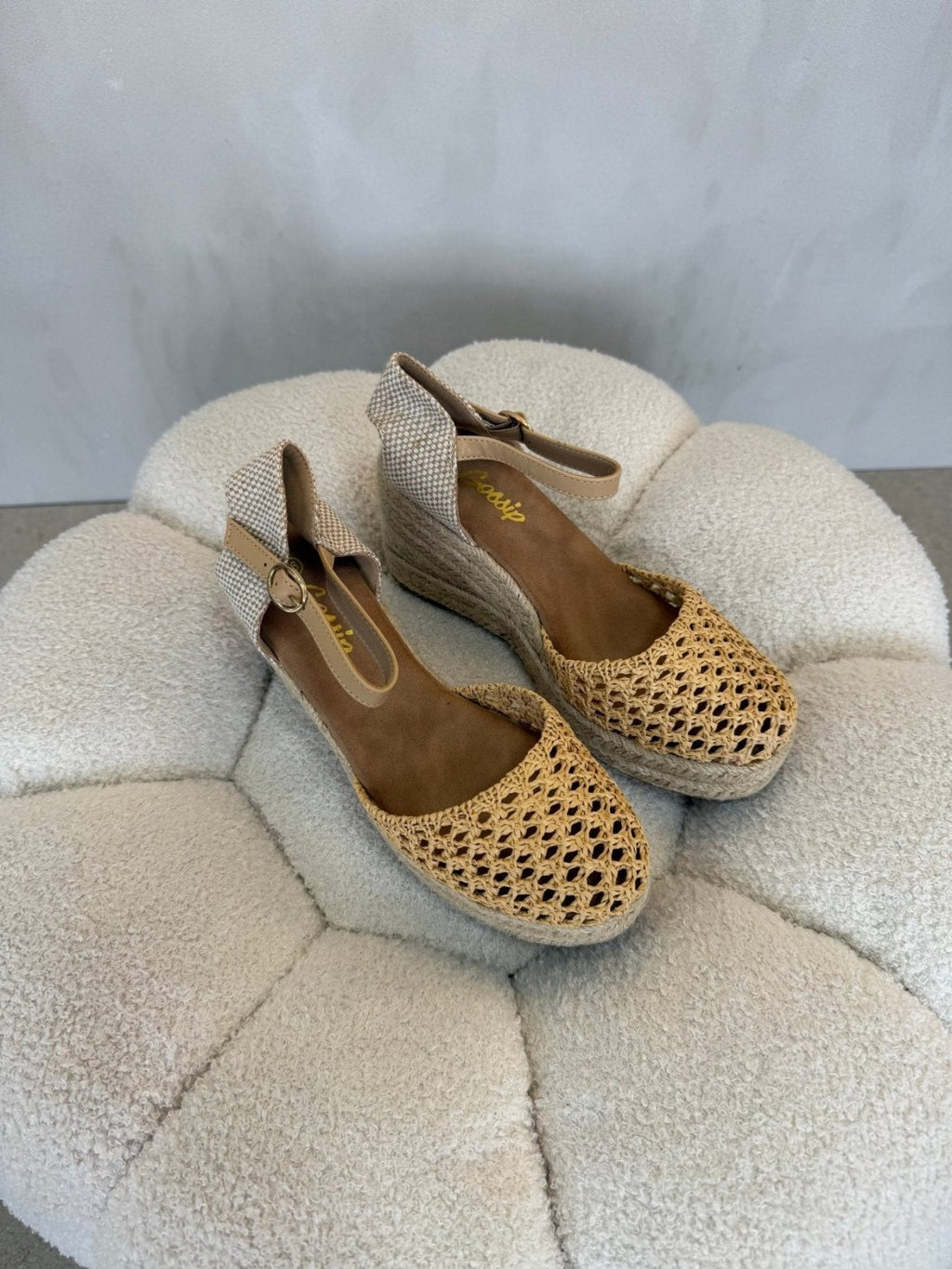Sandalias Beige Cuña 15131 Hebilla Correa de mujer Costa Rica - Calzado 365
