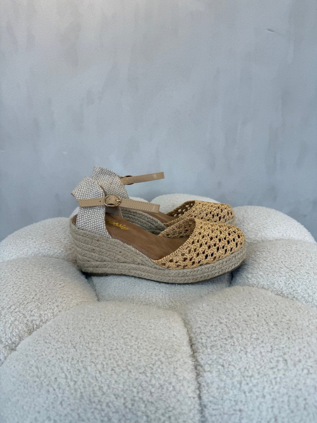 Sandalias Beige Cuña 15131 Hebilla Correa de mujer Costa Rica - Calzado 365