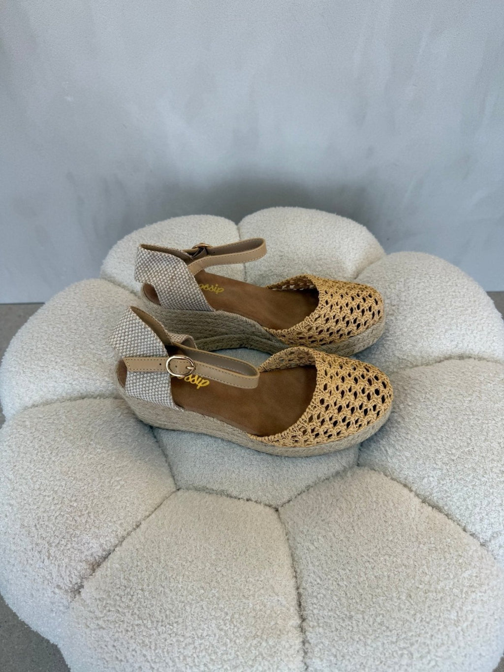 Sandalias Beige Cuña 15131 Hebilla Correa de mujer Costa Rica - Calzado 365