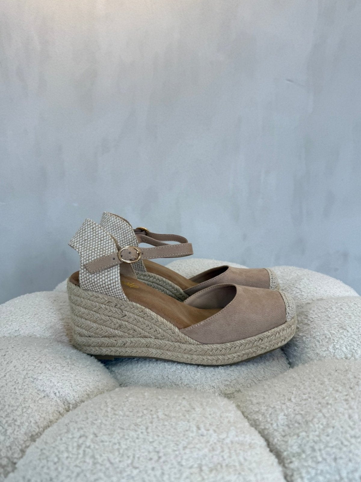 Sandalias Beige Cuña 15133 Hebilla Correa de mujer Costa Rica - Calzado 365