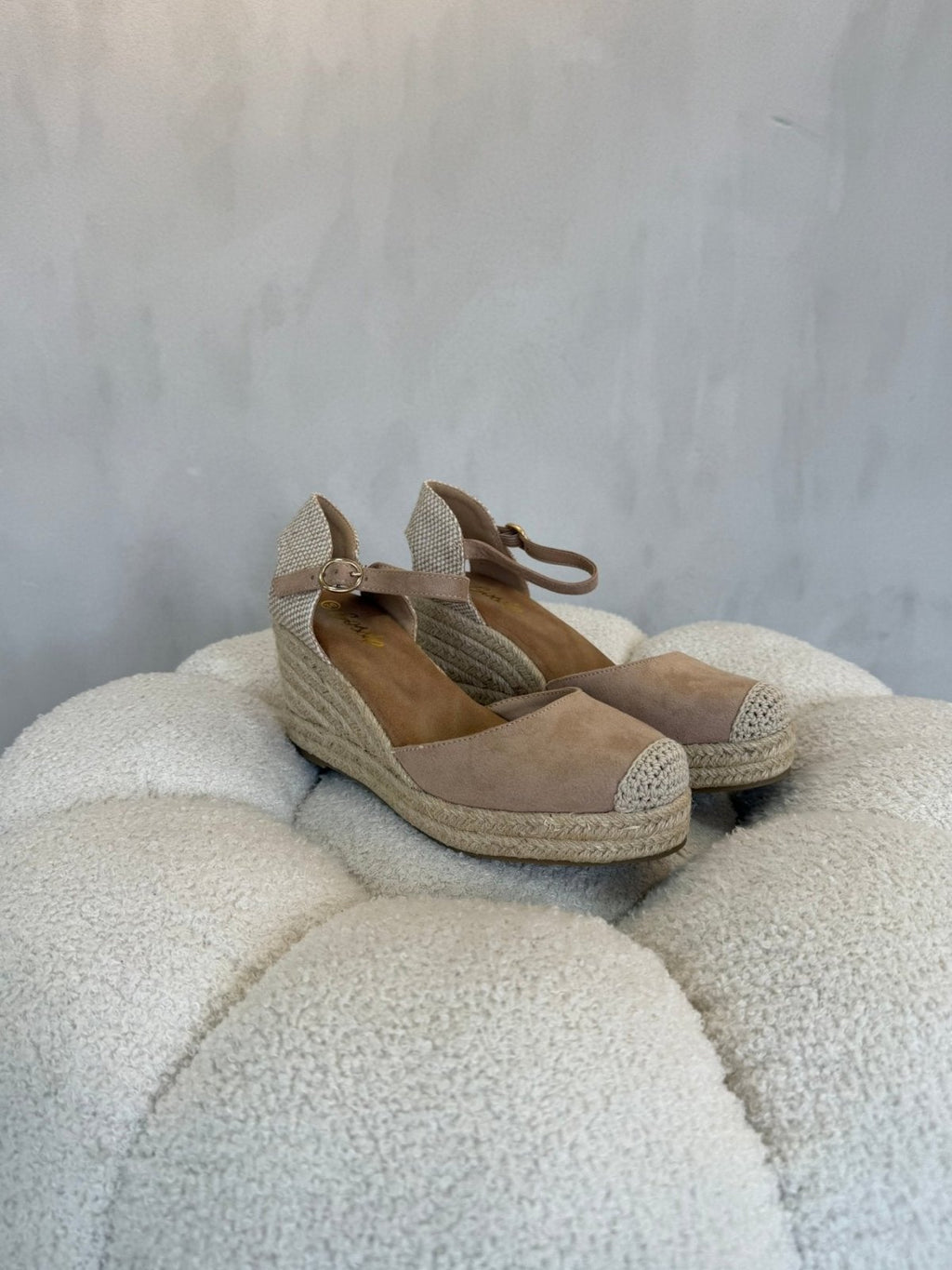 Sandalias Beige Cuña 15133 Hebilla Correa de mujer Costa Rica - Calzado 365