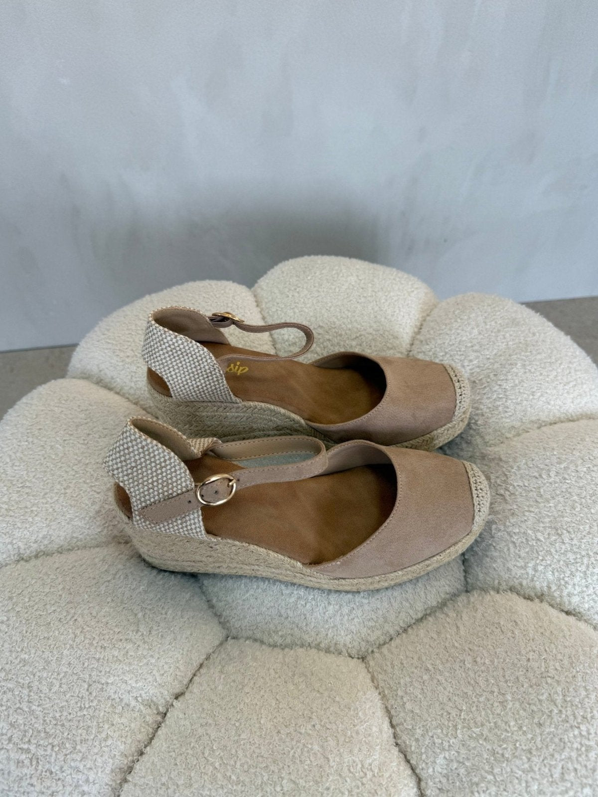 Sandalias Beige Cuña 15133 Hebilla Correa de mujer Costa Rica - Calzado 365