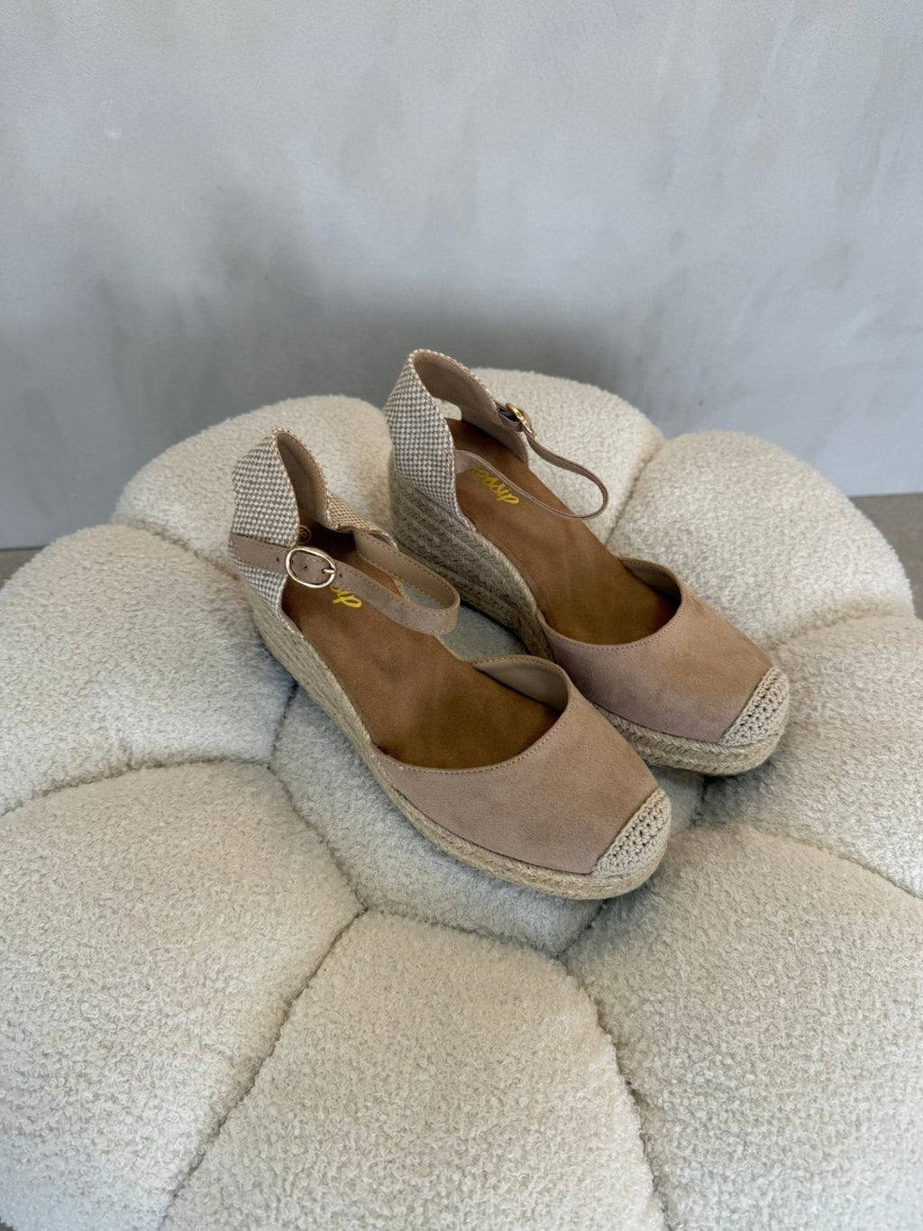 Sandalias Beige Cuña 15133 Hebilla Correa de mujer Costa Rica - Calzado 365