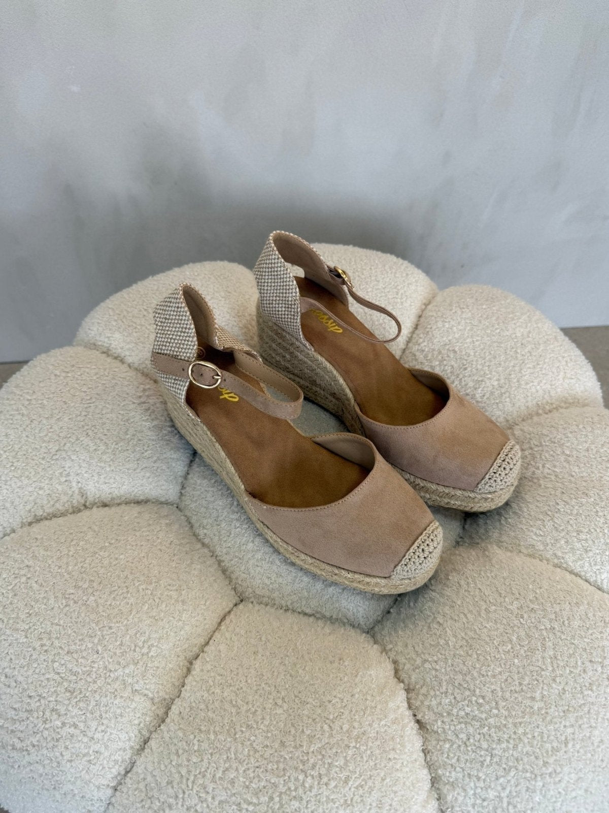 Sandalias Beige Cuña 15133 Hebilla Correa de mujer Costa Rica - Calzado 365
