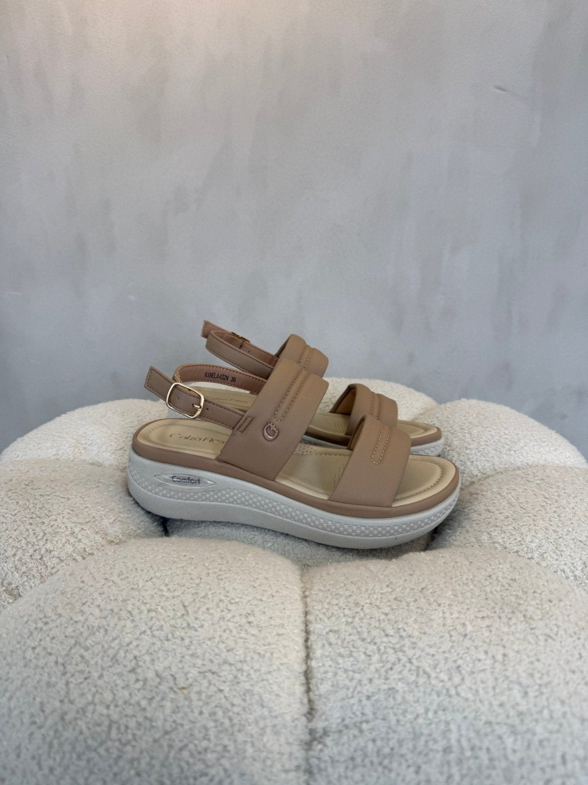 Sandalias Beige Plataforma 15103 Hebilla Correa Casual de mujer Costa Rica - Calzado 365