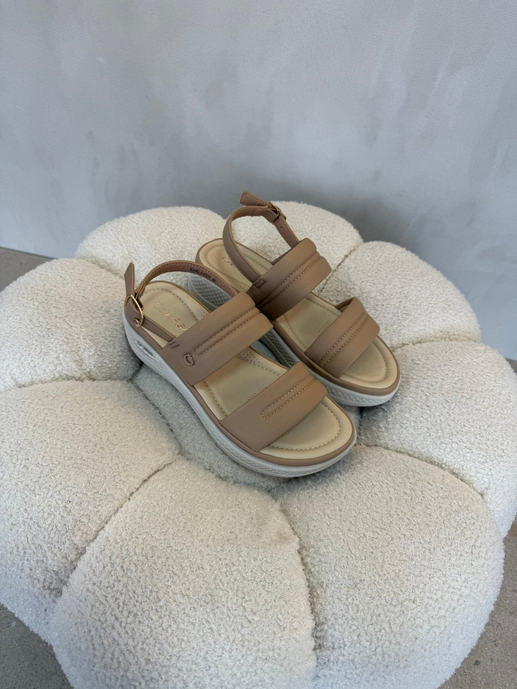 Sandalias Beige Plataforma 15103 Hebilla Correa Casual de mujer Costa Rica - Calzado 365