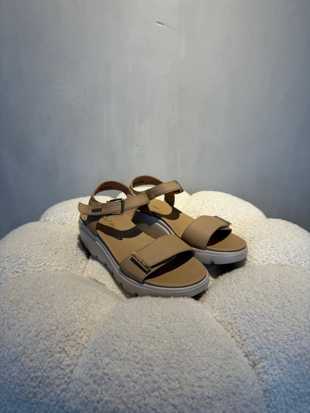 Sandalias Beige Plataforma 15112 Correa Casual de mujer Costa Rica - Calzado 365