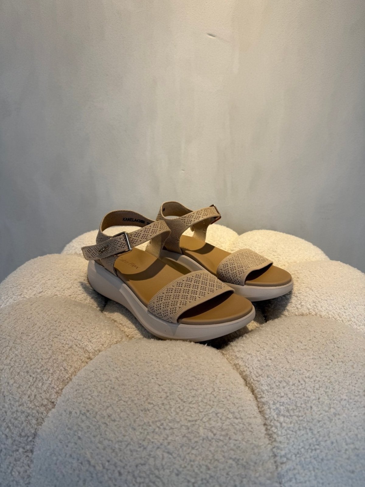 Sandalias Beige Plataforma 15116 Hebilla Correa Casual de mujer Costa Rica - Calzado 365