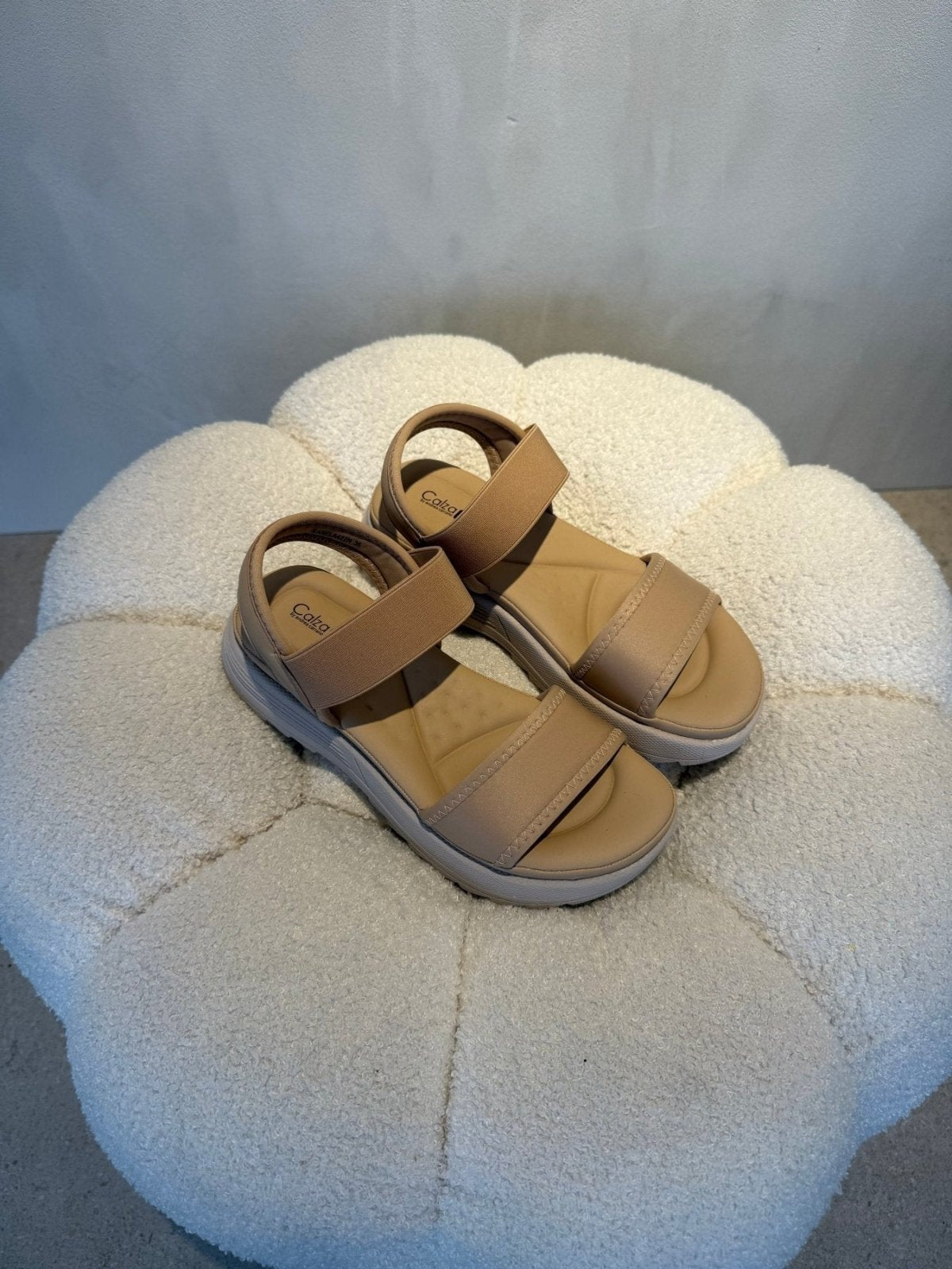 Sandalias Beige Plataforma 15118 Hebilla Correa Casual de mujer Costa Rica - Calzado 365