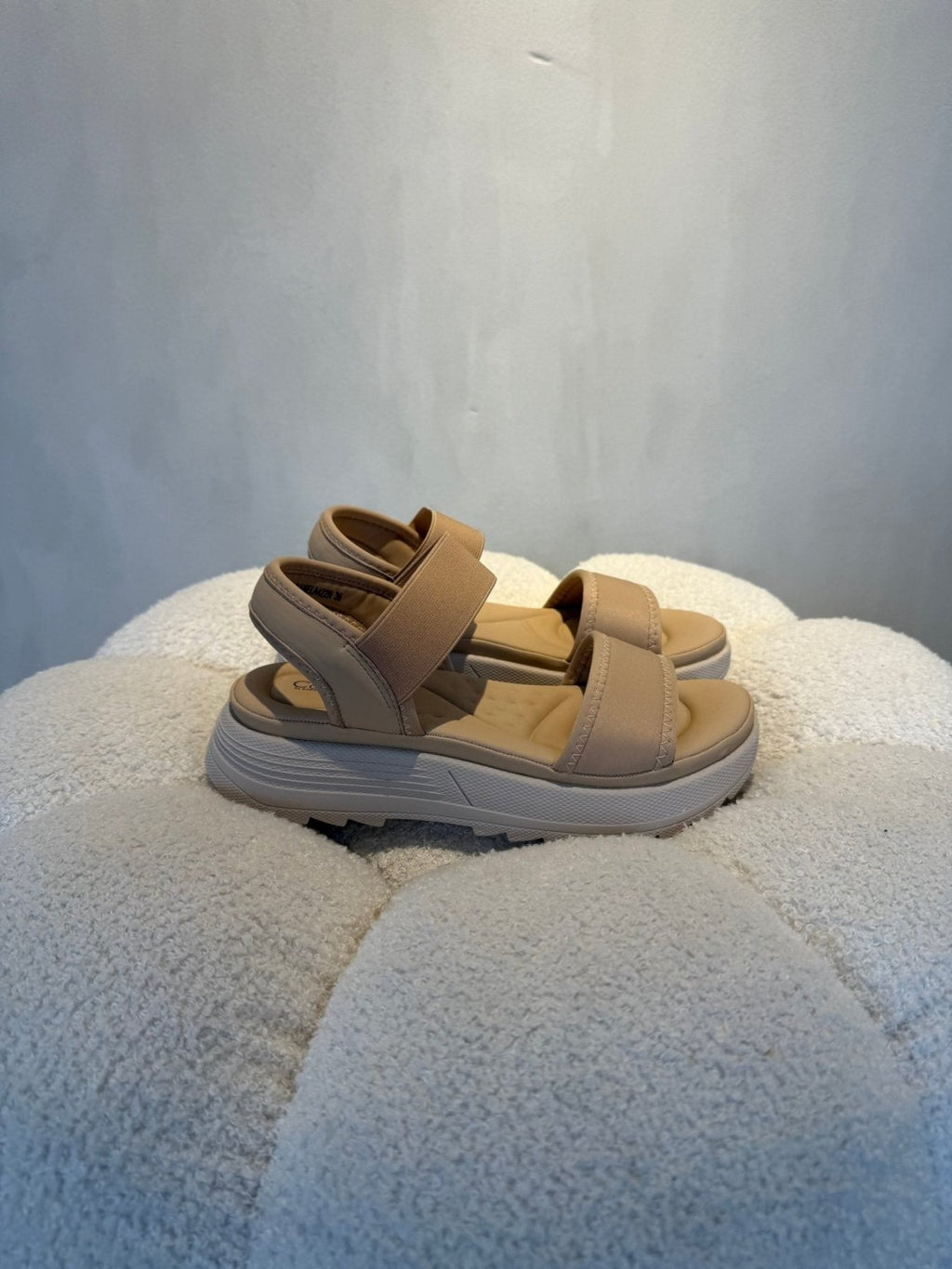 Sandalias Beige Plataforma 15118 Hebilla Correa Casual de mujer Costa Rica - Calzado 365