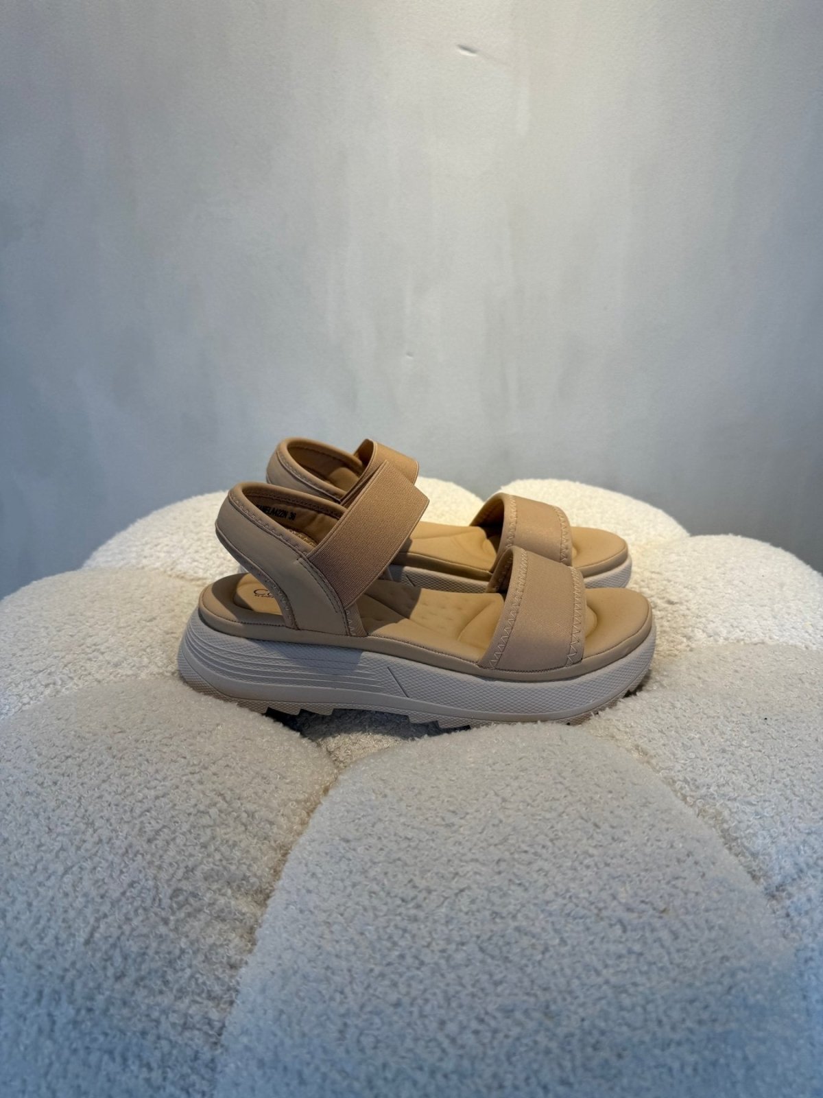 Sandalias Beige Plataforma 15118 Hebilla Correa Casual de mujer Costa Rica - Calzado 365
