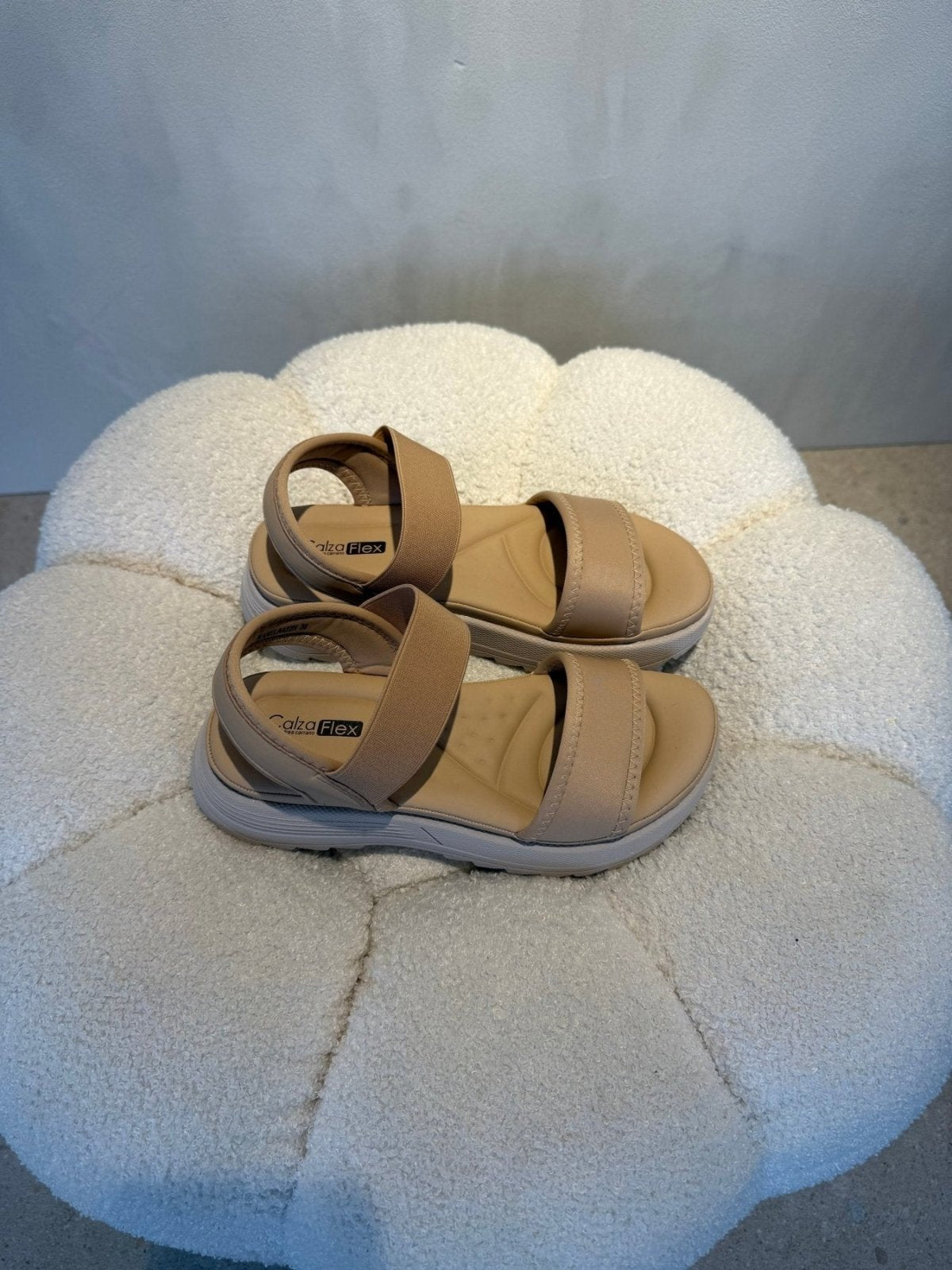 Sandalias Beige Plataforma 15118 Hebilla Correa Casual de mujer Costa Rica - Calzado 365