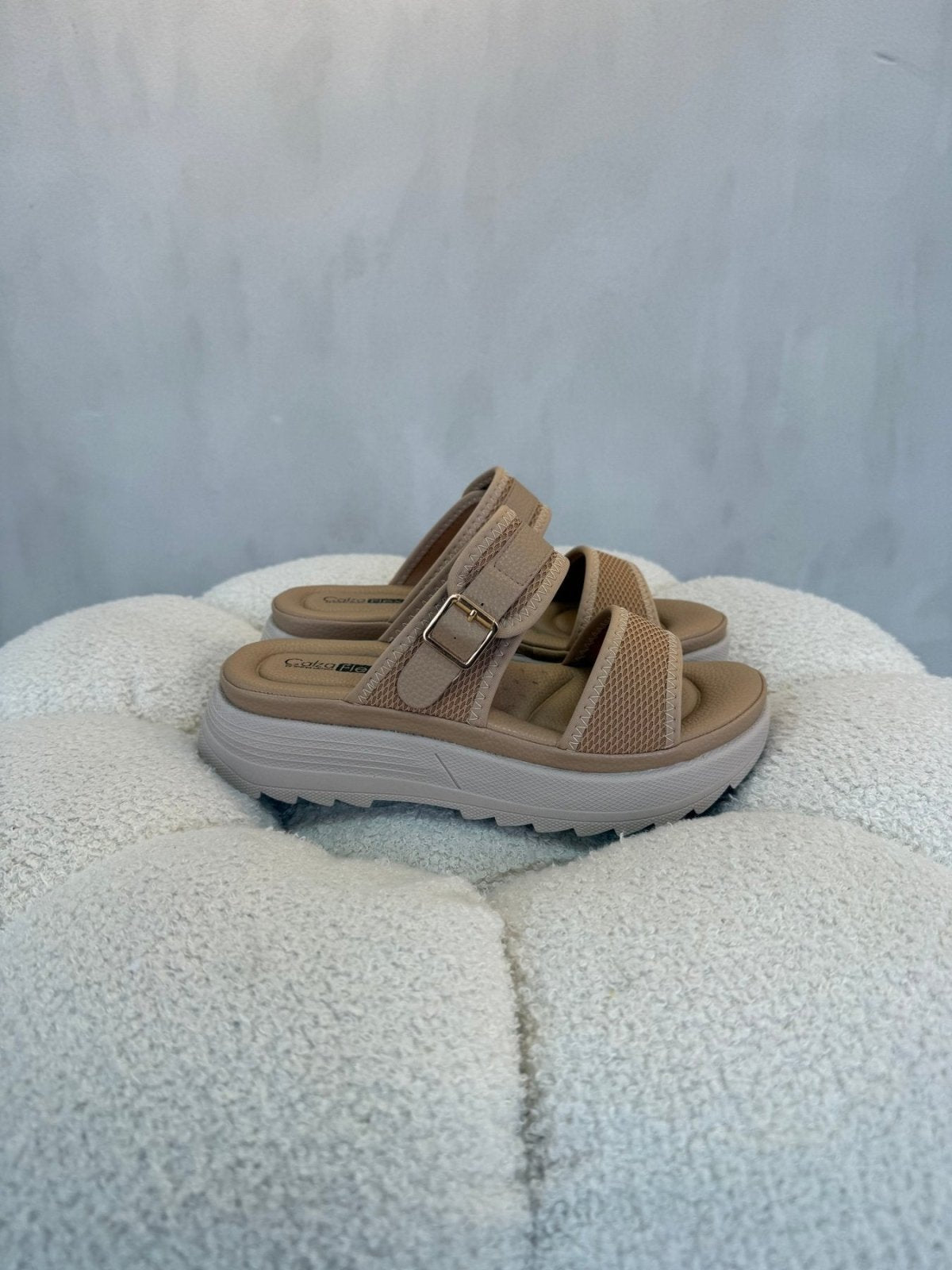 Sandalias Beige Plataforma 15120 Hebilla Correa Casual de mujer Costa Rica - Calzado 365