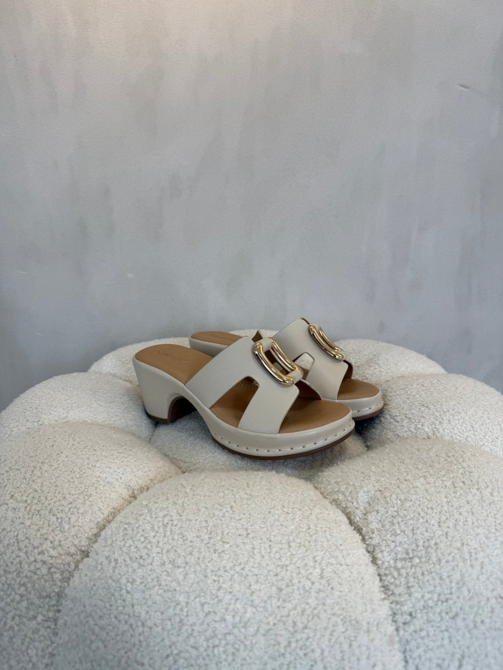 Sandalias Beige Tacón Medio 15124 Casual de mujer Costa Rica - Calzado 365