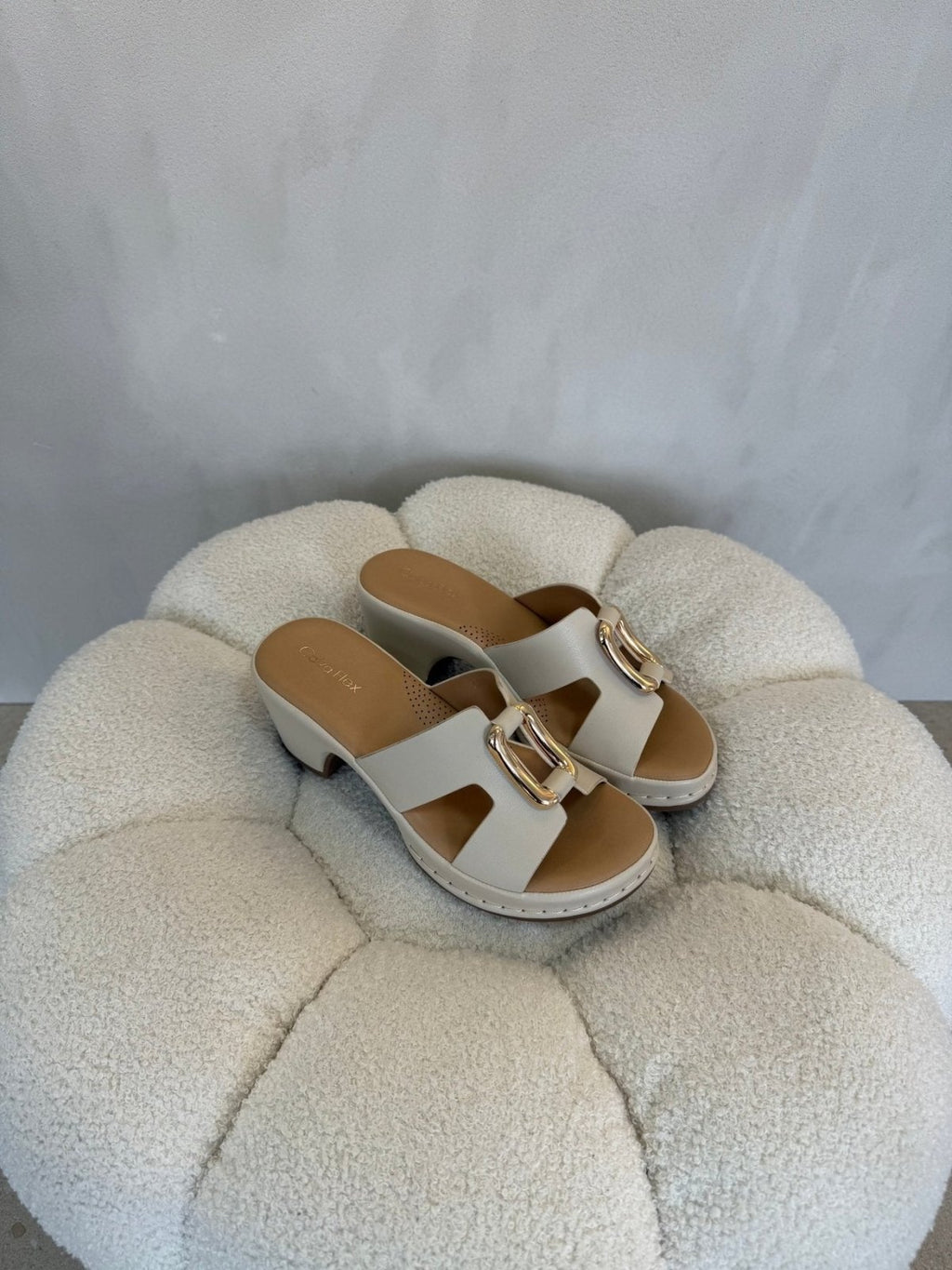 Sandalias Beige Tacón Medio 15124 Casual de mujer Costa Rica - Calzado 365