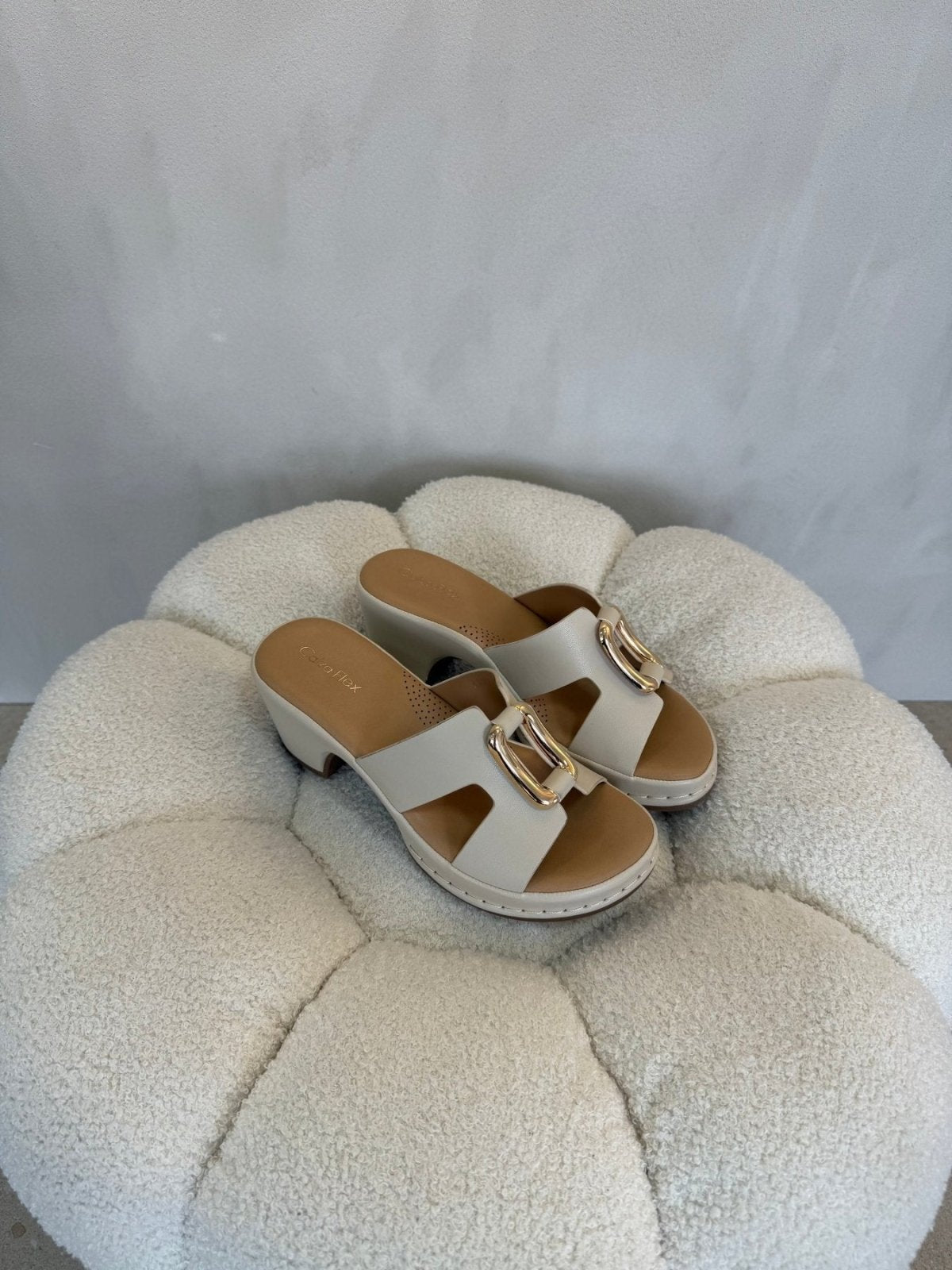 Sandalias Beige Tacón Medio 15124 Casual de mujer Costa Rica - Calzado 365