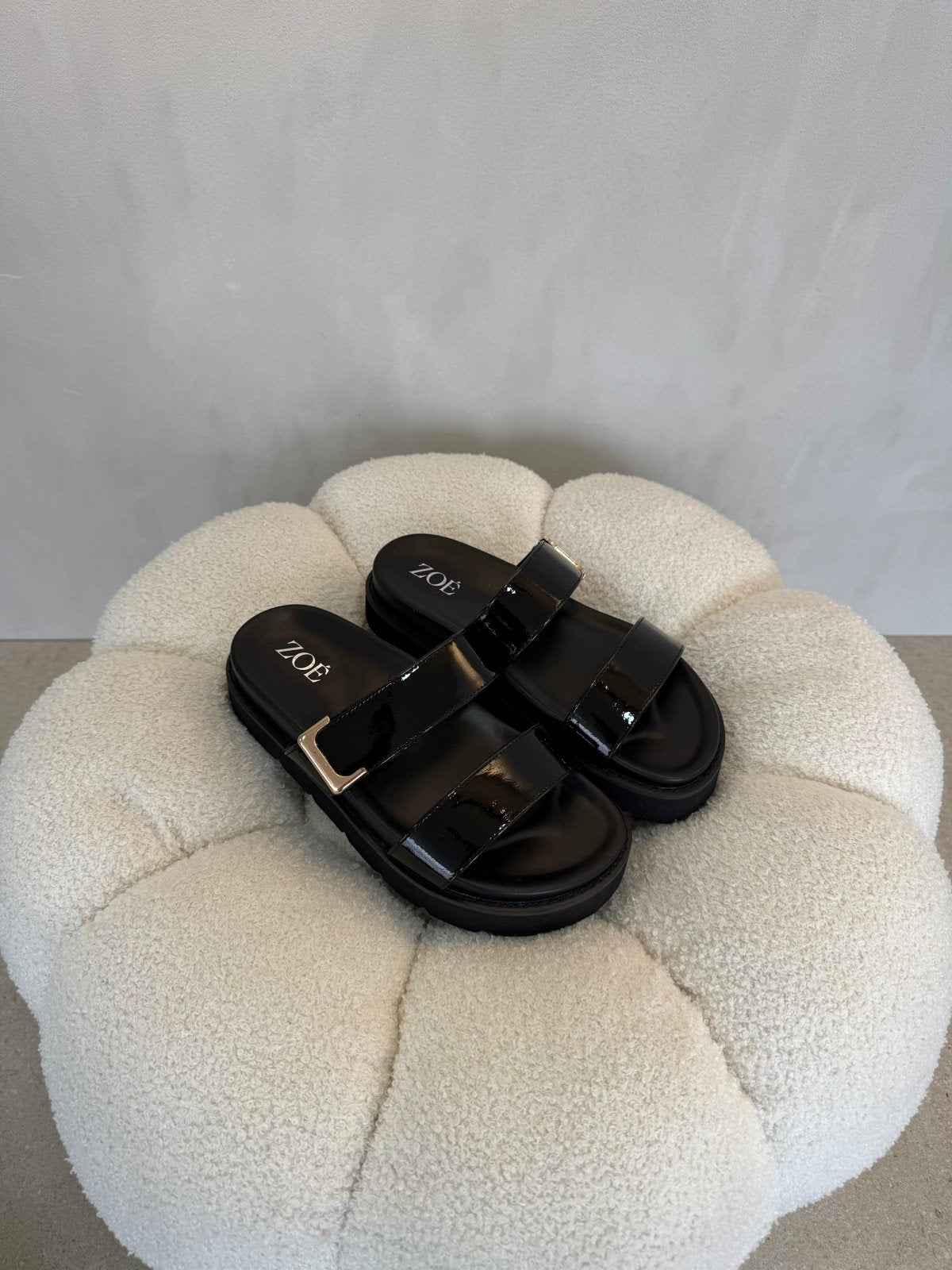 Sandalias Negro Charol 15064 Hebilla Casual de mujer Zoé Brand Costa Rica - Calzado 365
