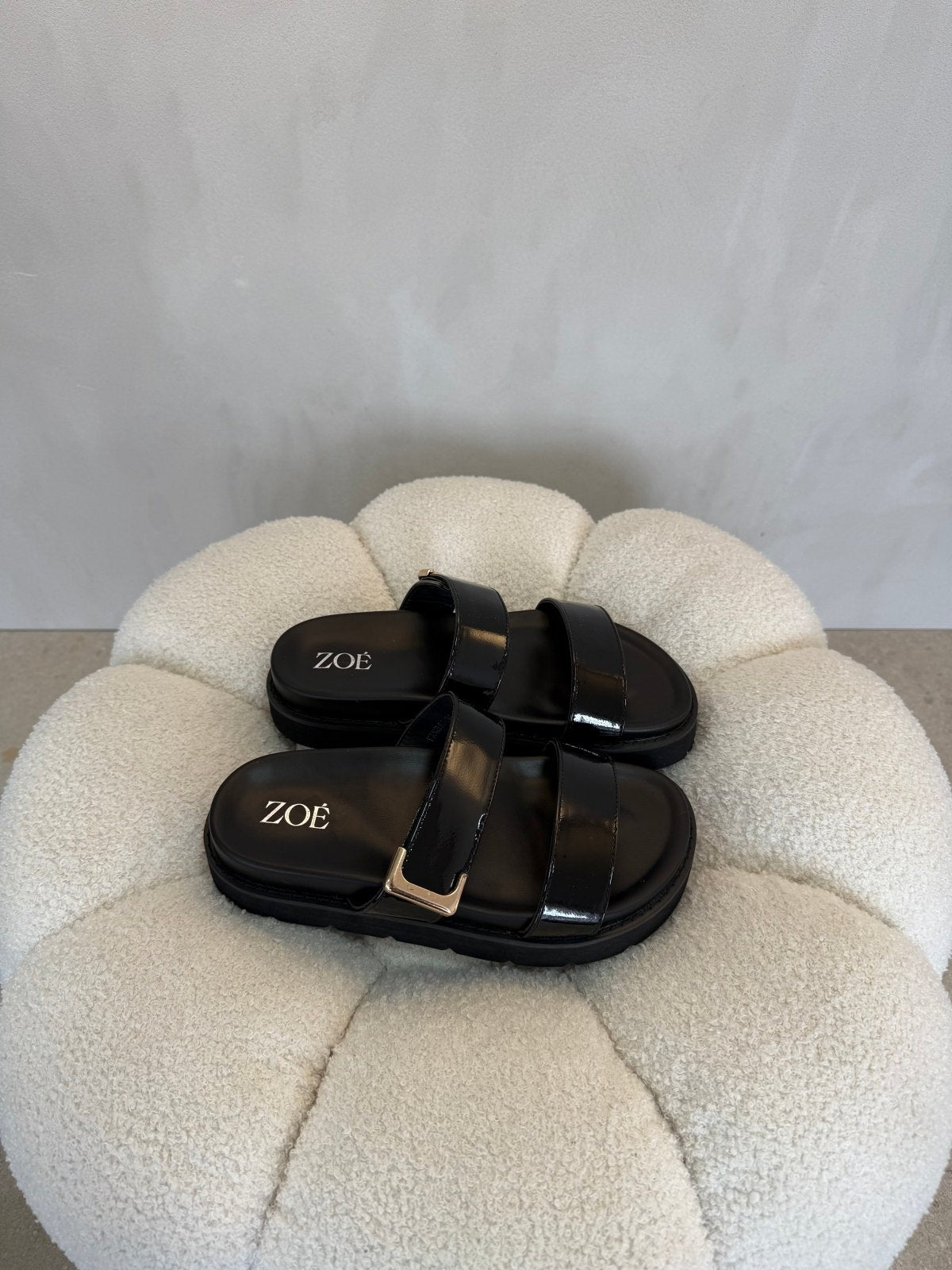 Sandalias Negro Charol 15064 Hebilla Casual de mujer Zoé Brand Costa Rica - Calzado 365