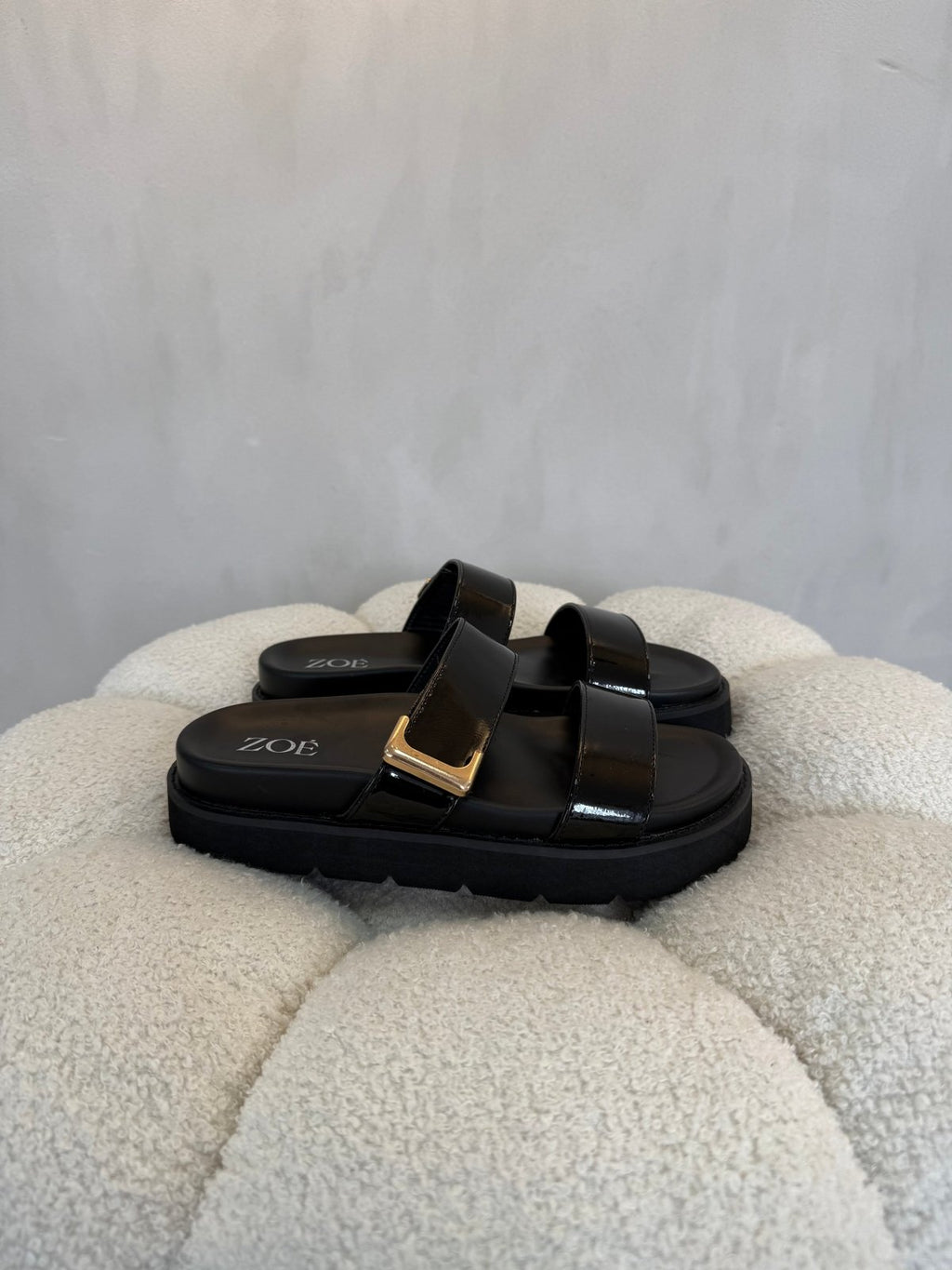 Sandalias Negro Charol 15064 Hebilla Casual de mujer Zoé Brand Costa Rica - Calzado 365