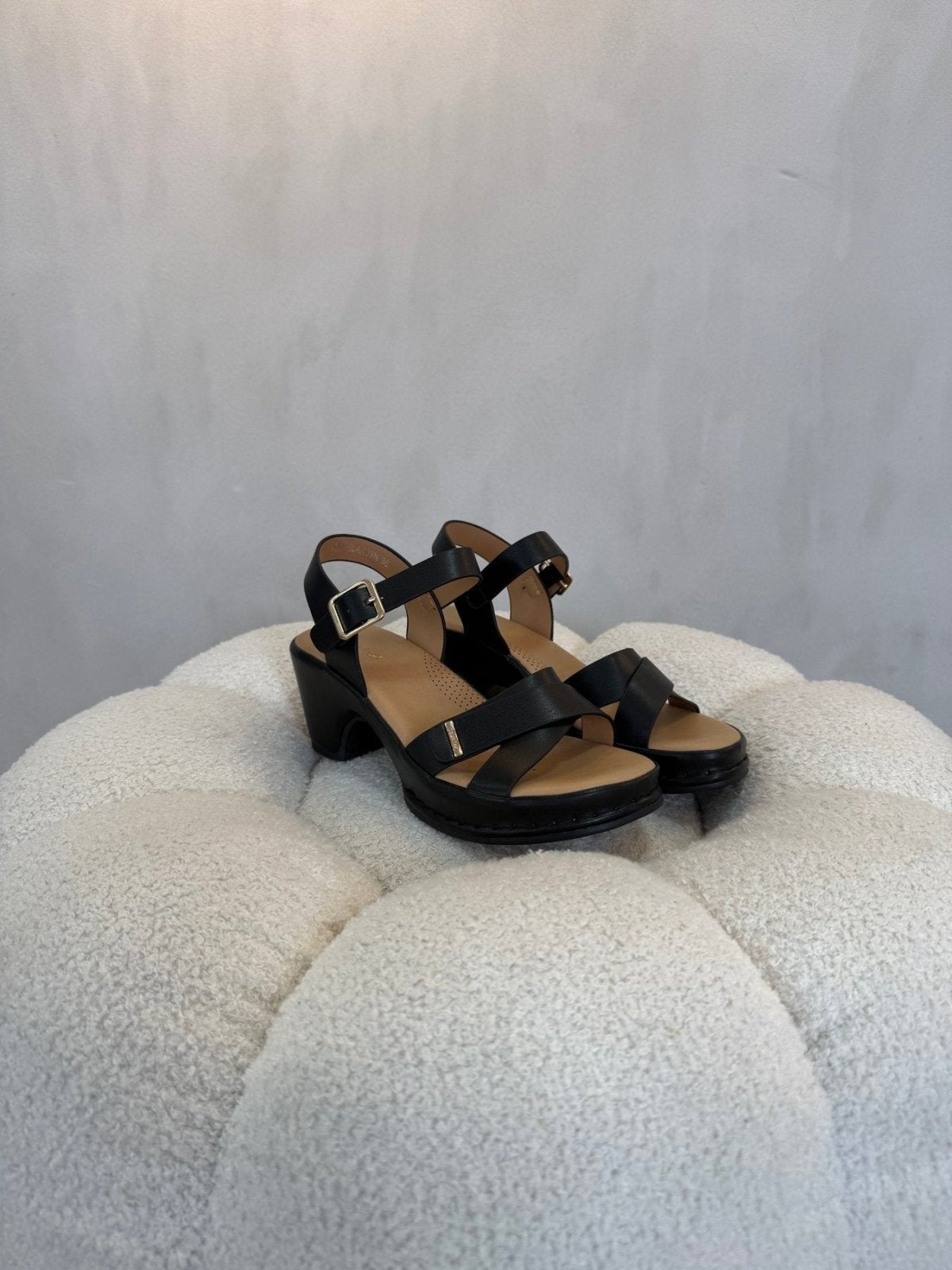 Sandalias Negro Plataforma 15121 Tacón Medio Hebilla Correa Casual de mujer Costa Rica - Calzado 365