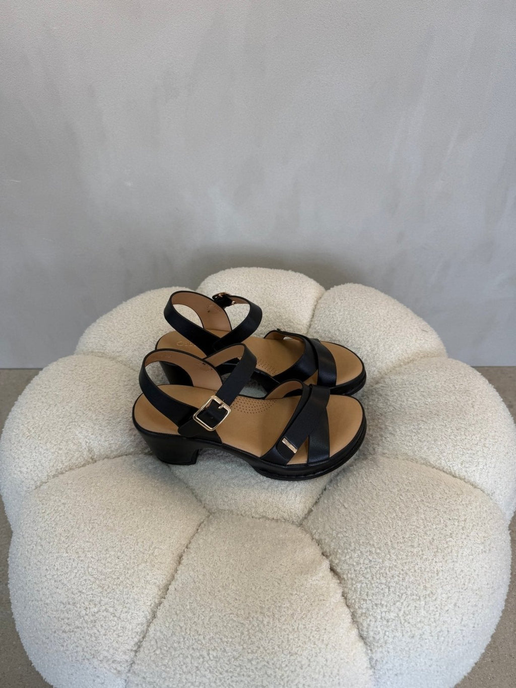 Sandalias Negro Plataforma 15121 Tacón Medio Hebilla Correa Casual de mujer Costa Rica - Calzado 365
