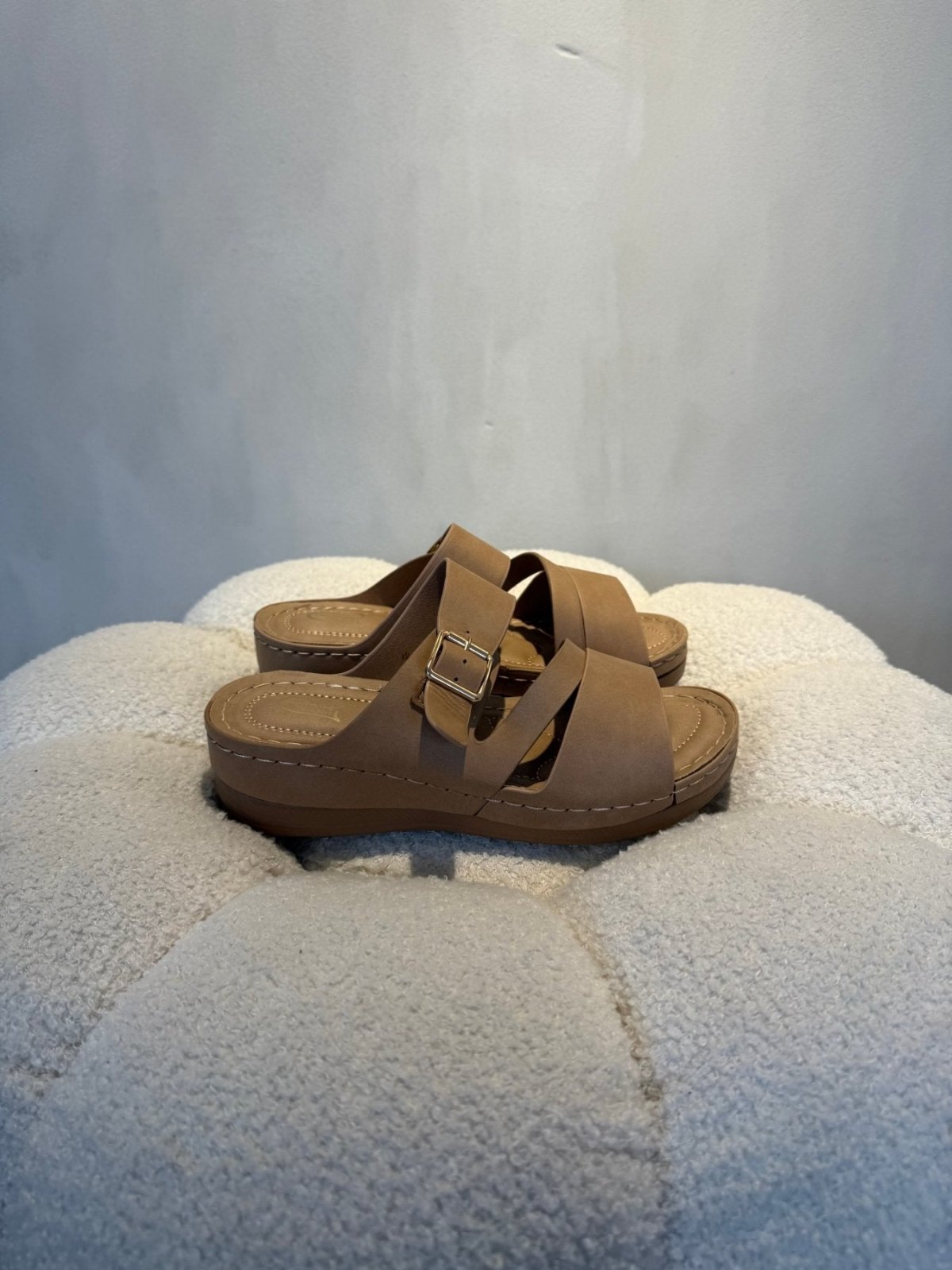 Sandalias Taupe 15207 Hebilla Correa Casual de mujer Costa Rica - Calzado 365
