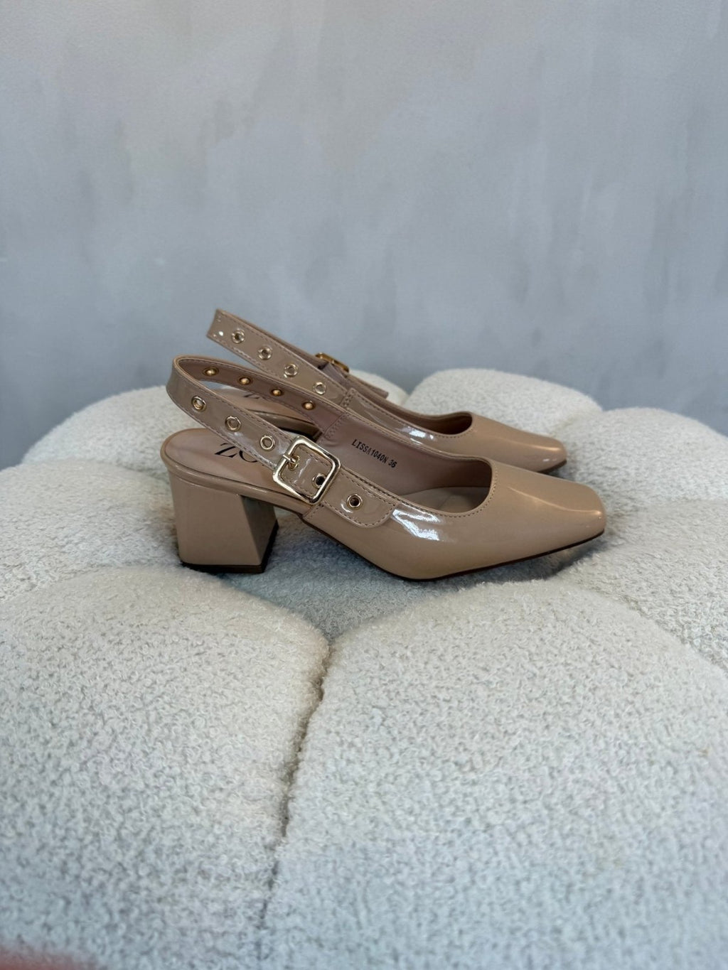 Tacones Beige Charol 15080 Hebilla Slingback Tacón Medio de mujer Zoé Brand Costa Rica - Calzado 365