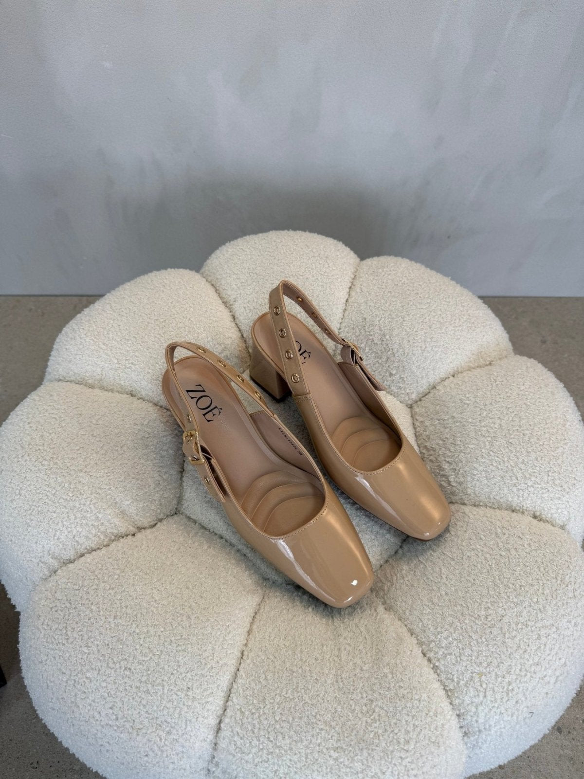 Tacones Beige Charol 15080 Hebilla Slingback Tacón Medio de mujer Zoé Brand Costa Rica - Calzado 365