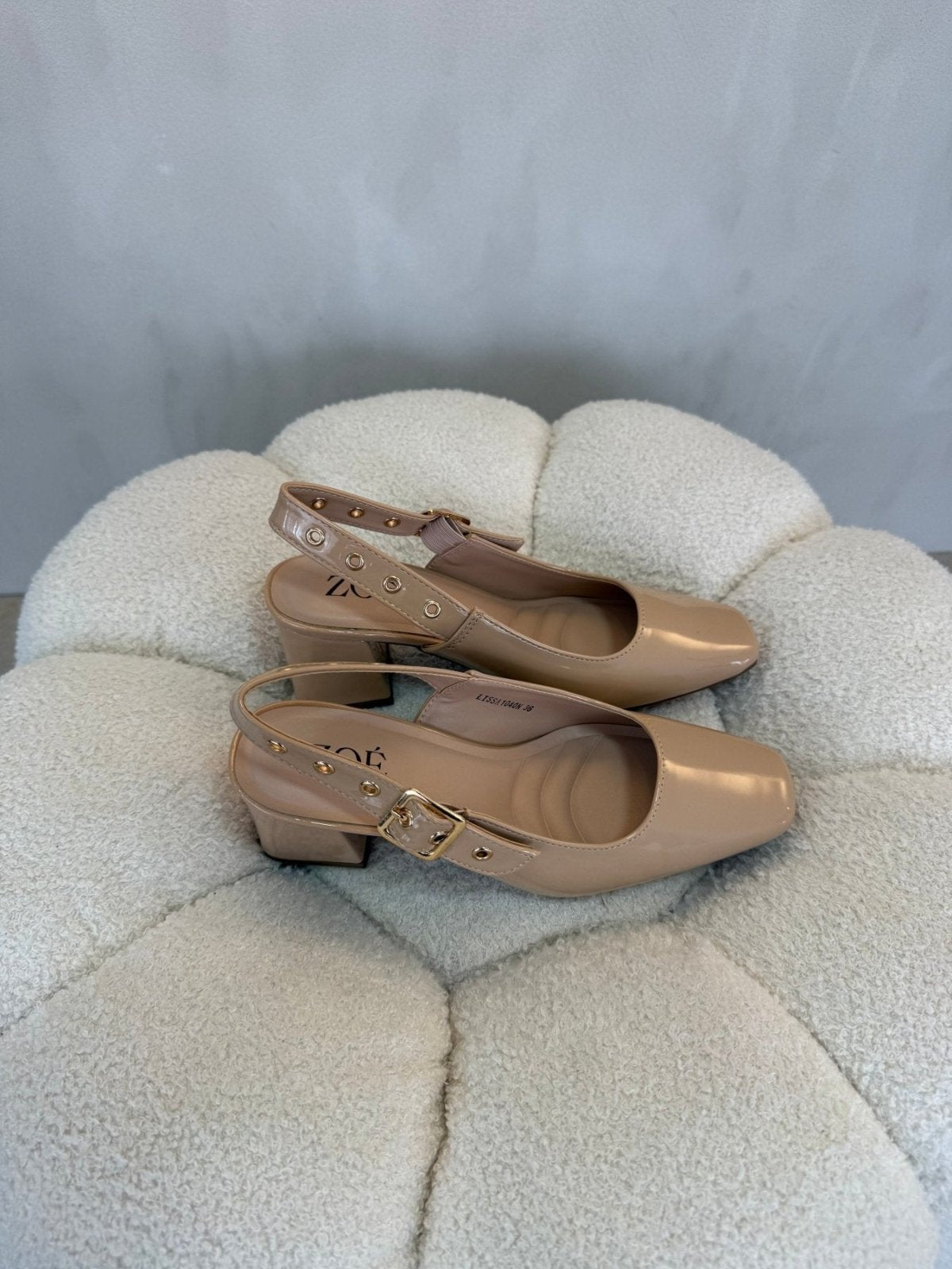 Tacones Beige Charol 15080 Hebilla Slingback Tacón Medio de mujer Zoé Brand Costa Rica - Calzado 365