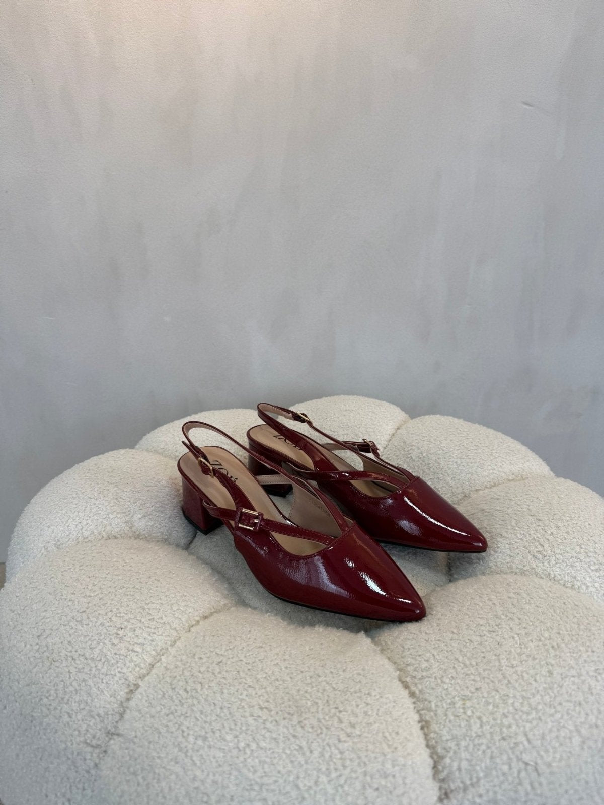 Tacones Burgundy Charol 15086 Tacón Medio Punta Fina Slingback Zoé Brand Costa Rica - Calzado 365