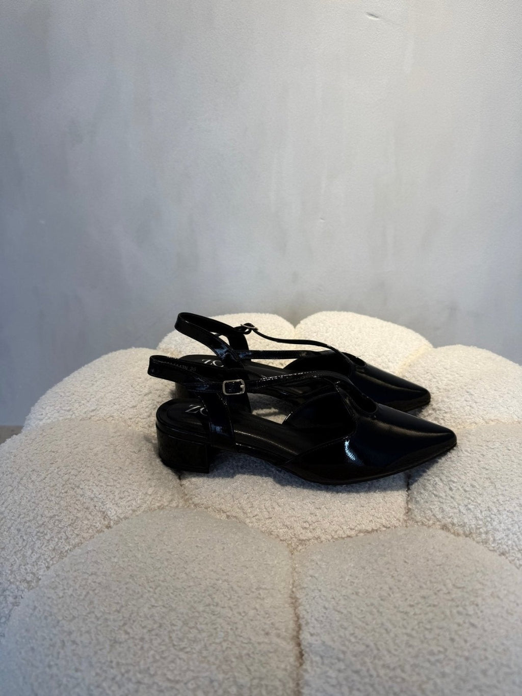 Tacones Negro Charol 15082 Tacón Bajo Punta Fina Slingback de mujer Zoé Brand Costa Rica - Calzado 365