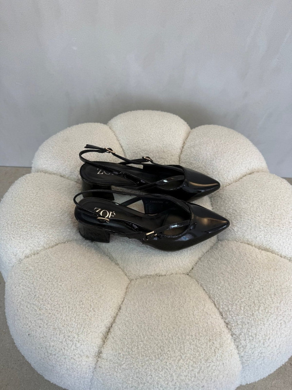 Tacones Negro Charol 15085 Tacón Medio Punta Fina Slingback Zoé Brand Costa Rica - Calzado 365