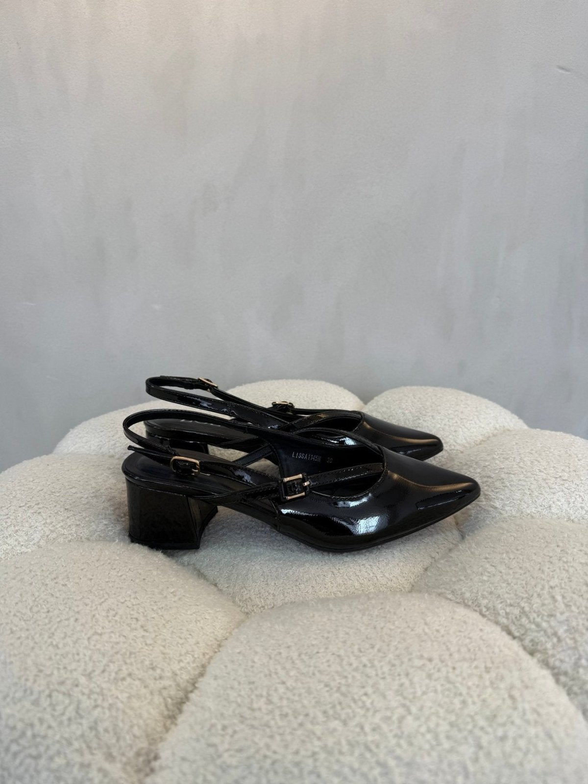 Tacones Negro Charol 15085 Tacón Medio Punta Fina Slingback Zoé Brand Costa Rica - Calzado 365