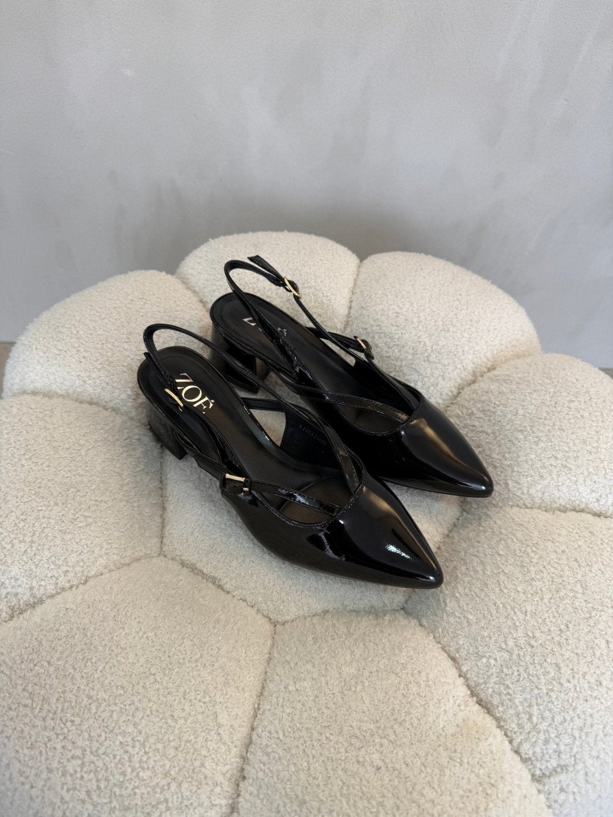 Tacones Negro Charol 15085 Tacón Medio Punta Fina Slingback Zoé Brand Costa Rica - Calzado 365