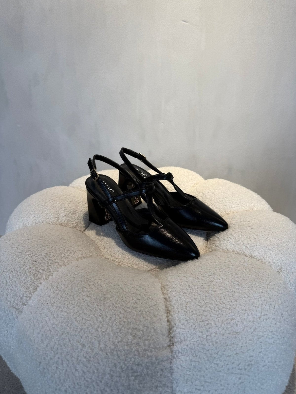 Tacones Negro Charol 15094 Hebilla Slingback Tacón Alto Punta Fina Costa Rica - Calzado 365