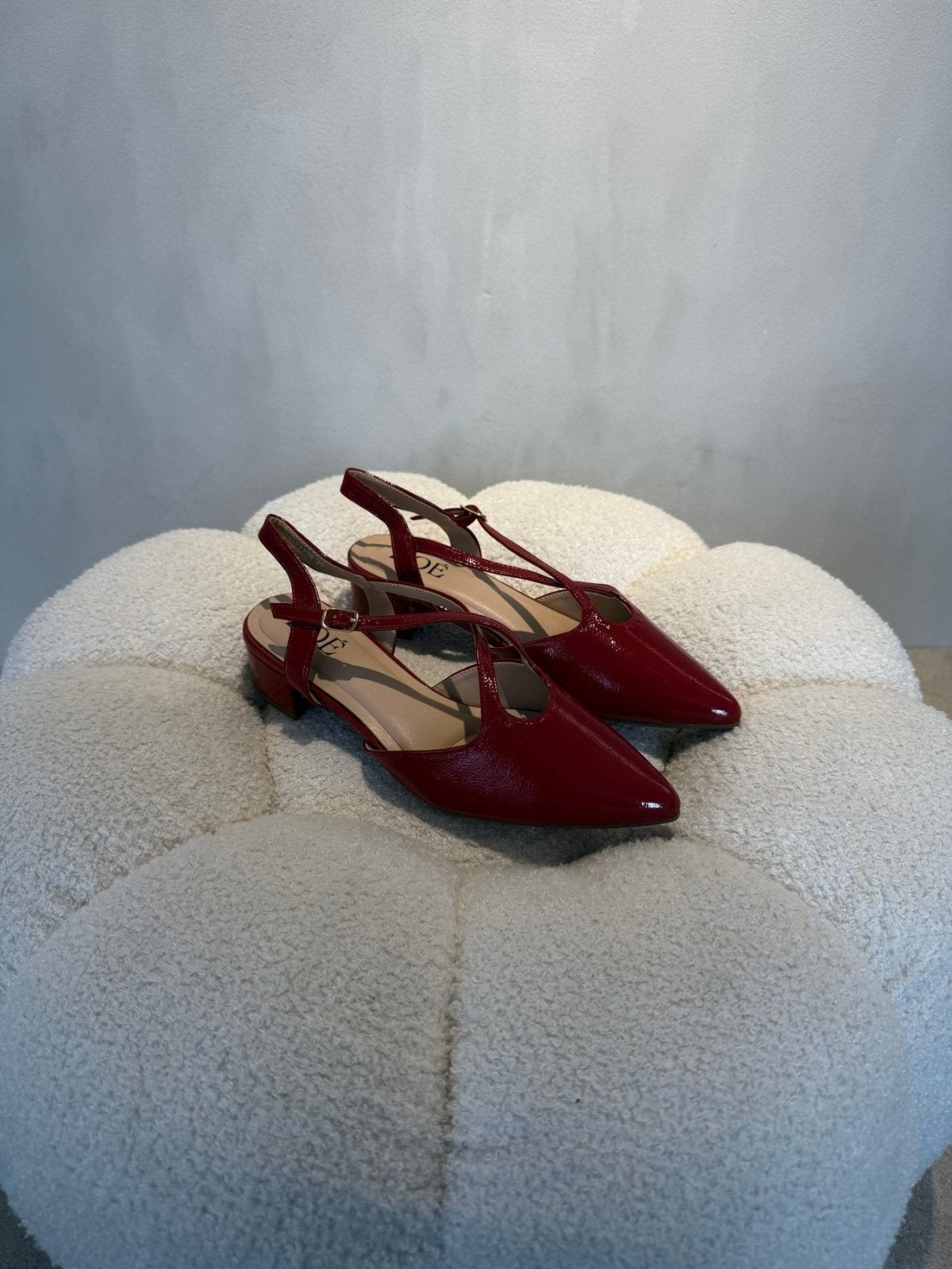 Tacones Rojos Charol 15084 Tacón Bajo Punta Fina Slingback de mujer Zoé Brand Costa Rica - Calzado 365